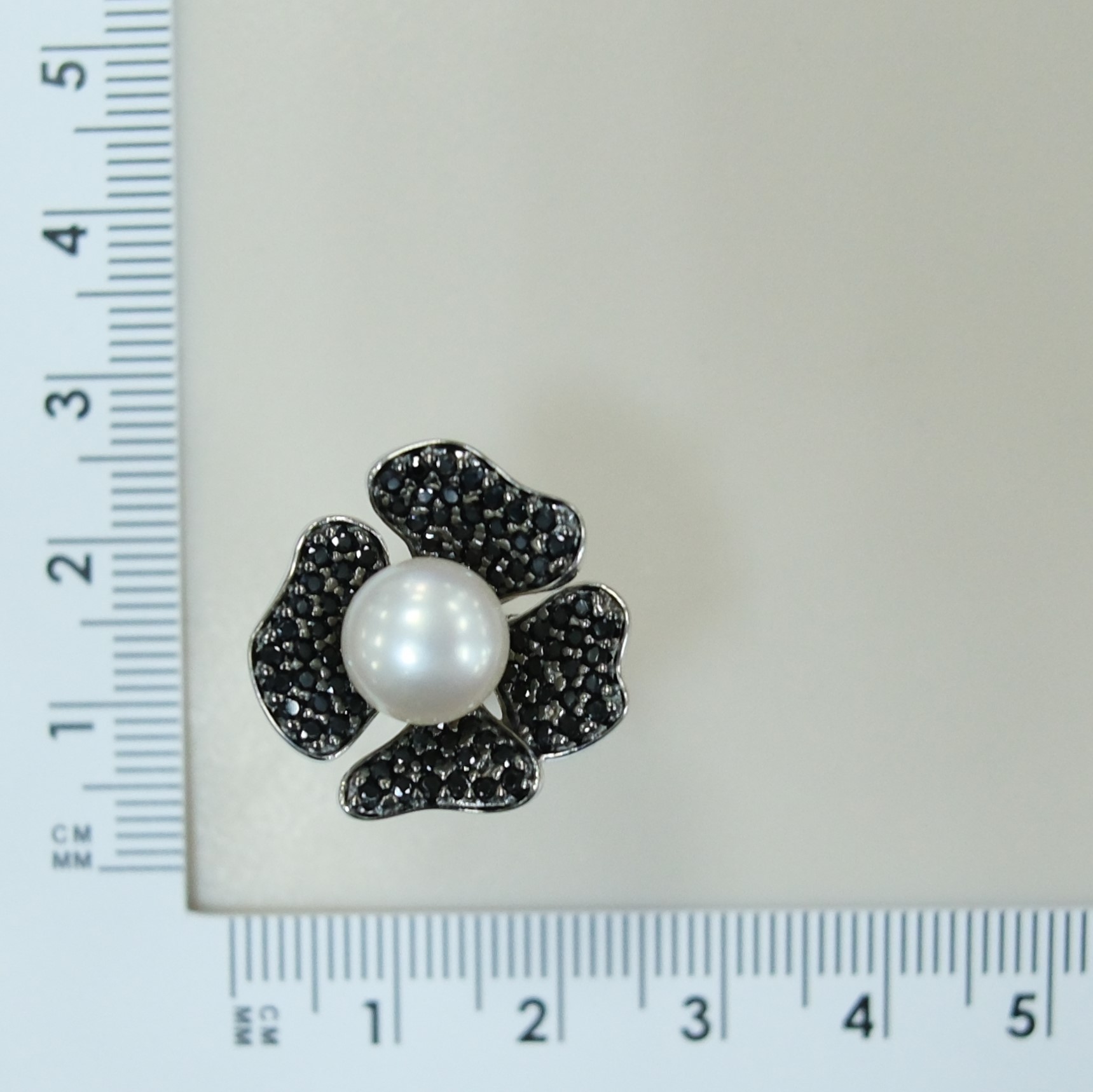 Серебряное кольцо с жемчугом "Цветок"